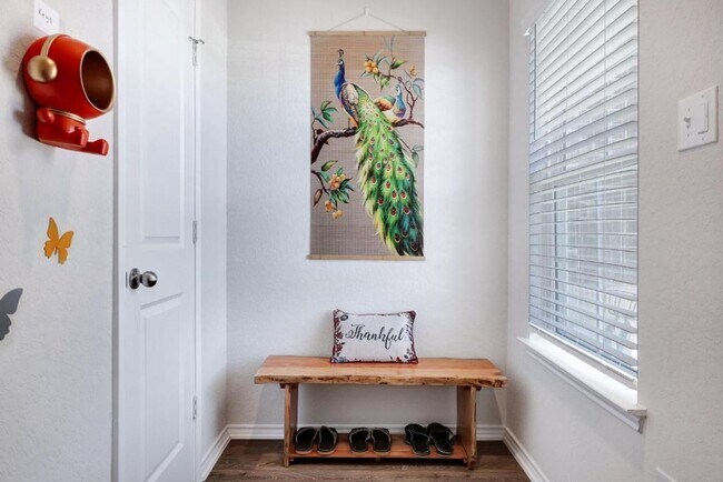 Primary Photo - Move in Ready and FULLY FURNISHED 3 BD/2 B...