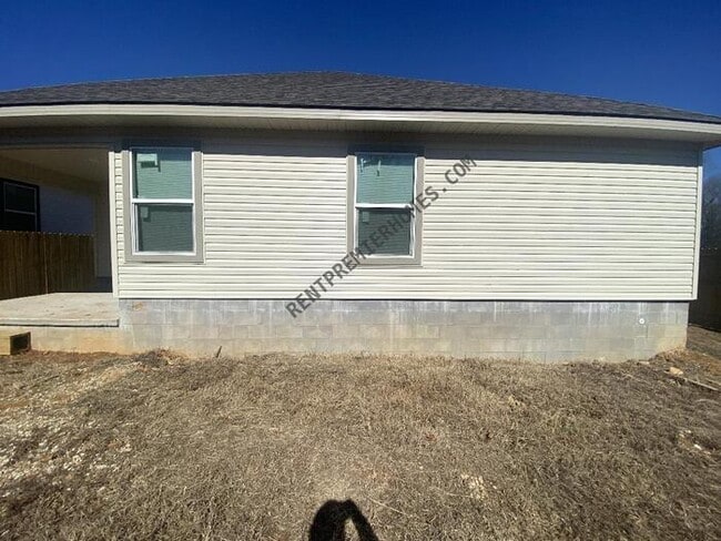 Building Photo - 1311 Lee Mac Dr