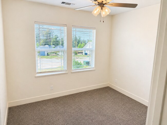 Building Photo - 3BR Home w/ 2-Car Garage, Tall ceilings & Upgraded Chef's Kitchen