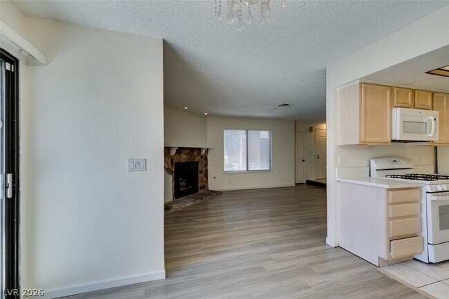 Building Photo - 2127 Pine Breeze Ln