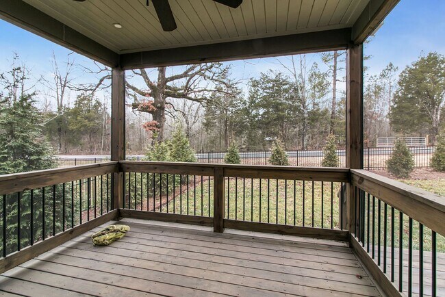 Building Photo - Awesome 4BE/2.5BA in the heart of Sango in Hereford Farm Subdivision!