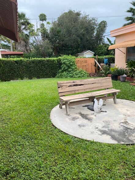 Building Photo - 1588 NE 110th St