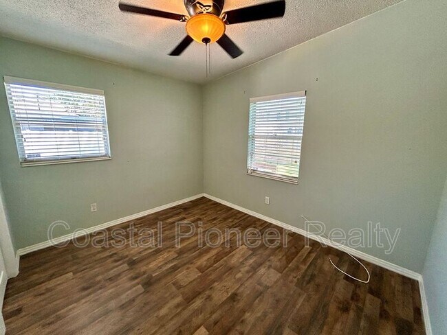 Building Photo - 4106 W San Rafael St