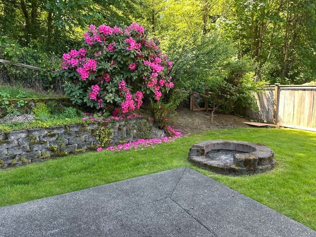 Building Photo - Granite Falls Rambler