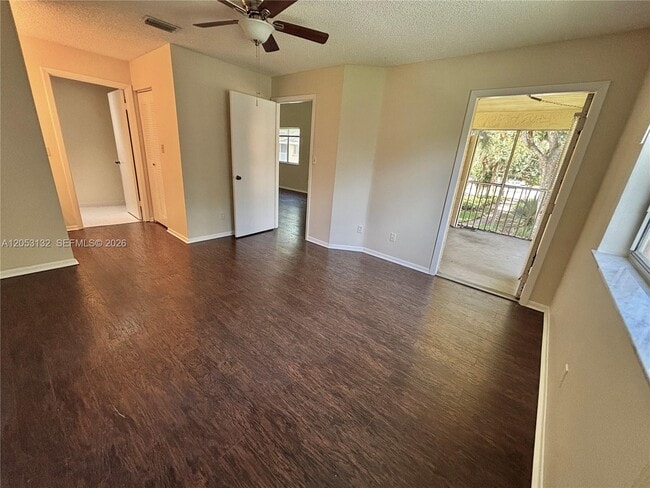 Building Photo - 1040 Coral Club Dr