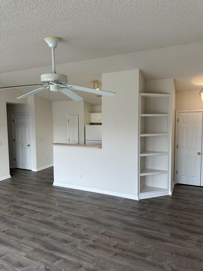 Building Photo - 6112 Hedgecock Cir