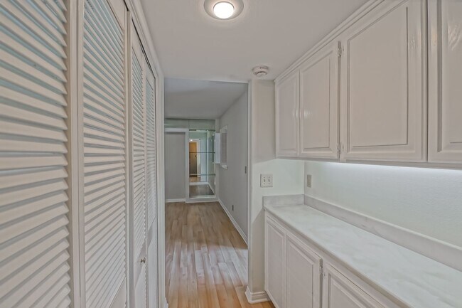 Building Photo - PRIME POOLFRONT LOCATION & CLOSE TO MAIN GATE! BRIGHT & SPACIOUS, END-UNIT POOLFRONT TOWNHOUSE W/...