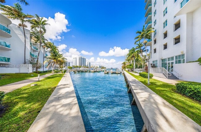 Building Photo - 7910 Harbor Island Dr