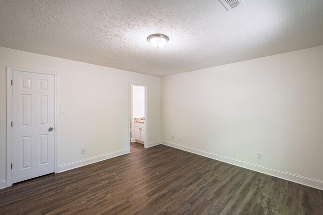 Building Photo - Updated Ranch on 1.6 Acres in Senoia. East Coweta Schools!