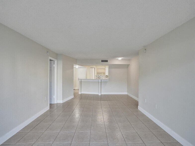 Building Photo - 4205 N University Dr