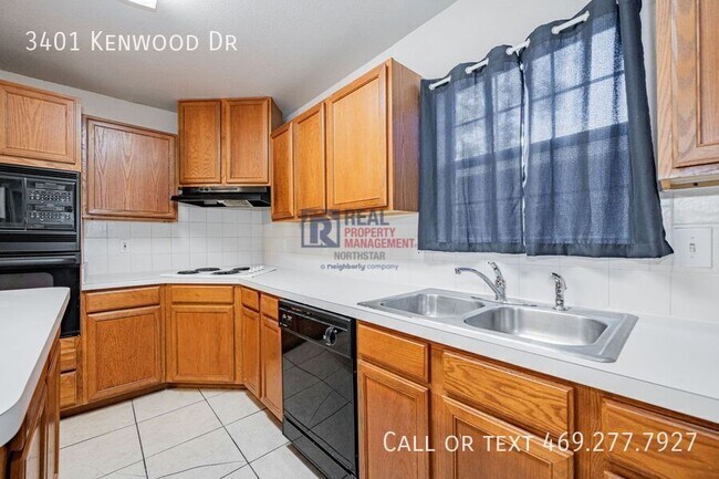 Building Photo - 3401 Kenwood Dr