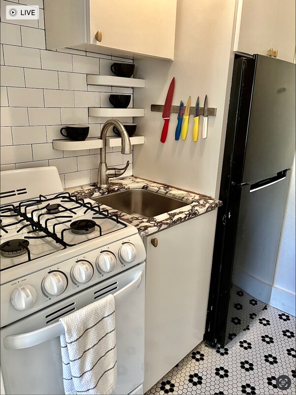 Building Photo - 1662 Glen Aylsa Ave