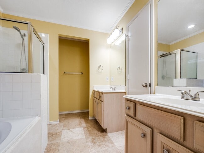 Building Photo - 3426 Mission Valley Dr