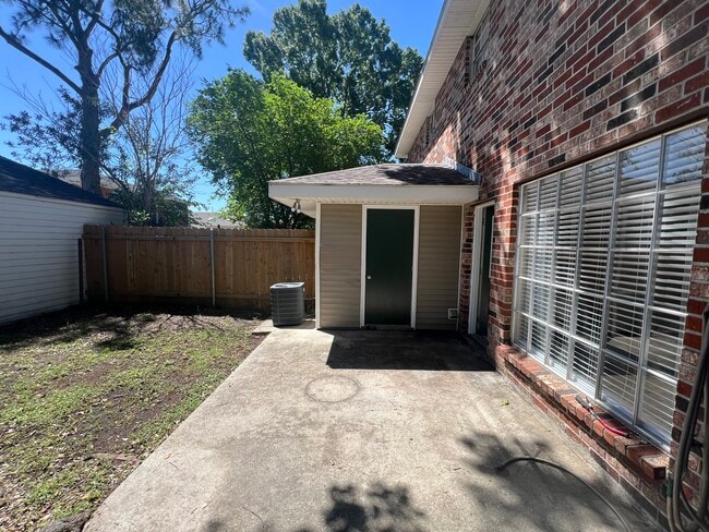 Building Photo - 237 Metairie Heights Ave