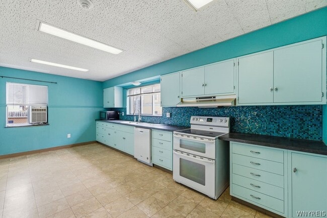 Building Photo - 57 St Johns Parkside