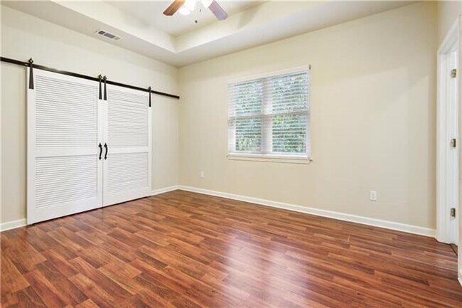 Building Photo - 516 Erlanger Ave