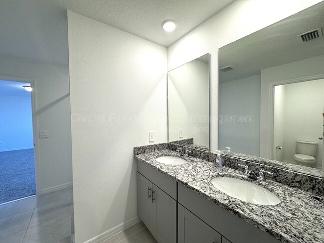 Building Photo - 2958 Sunstar Dr