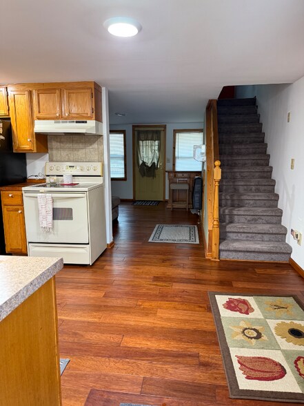 Building Photo - 9775 N Rock Ridge Rd