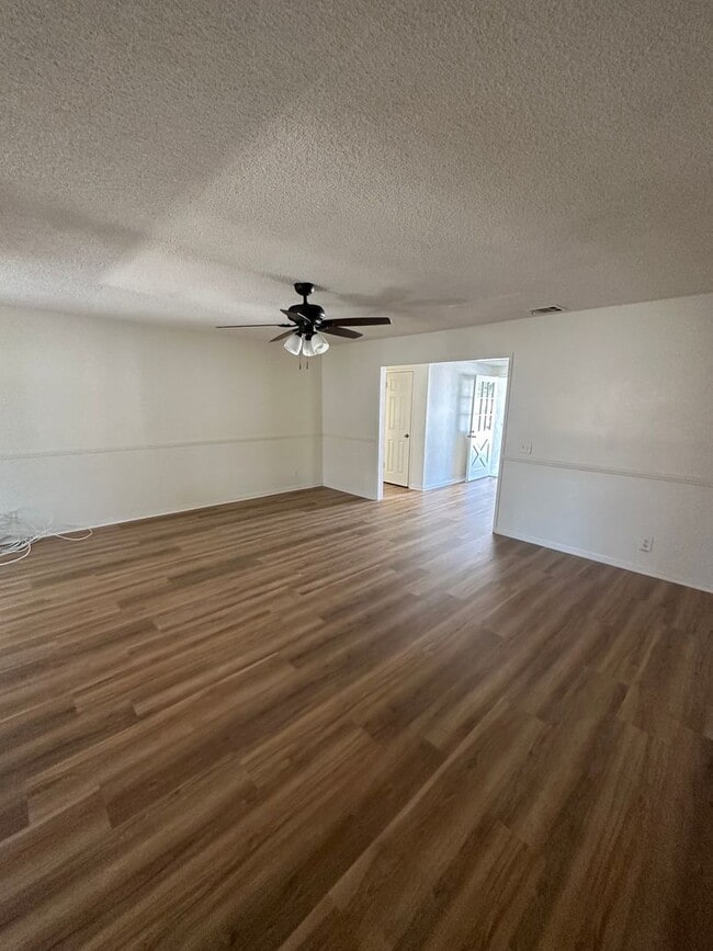 Building Photo - Newly Remodeled South Corona Family Home