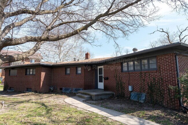 Building Photo - 1700 N Harvard Ave