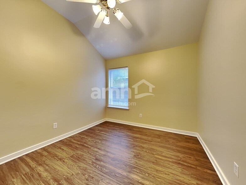 Building Photo - 809 Dixon Ln