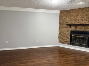 Building Photo - 5519 Mendota Ln