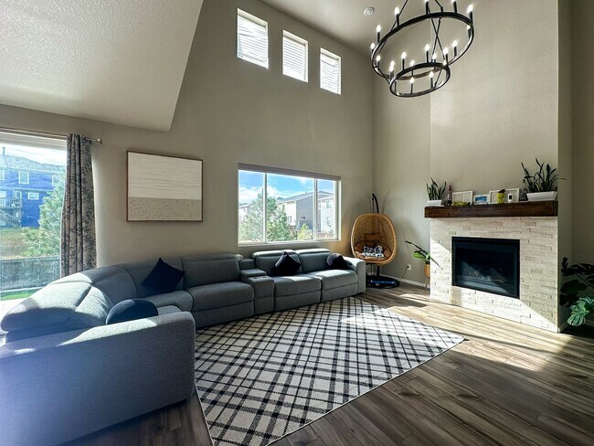 Building Photo - Almost Brand New Meadowlark 4bd 3.5ba home