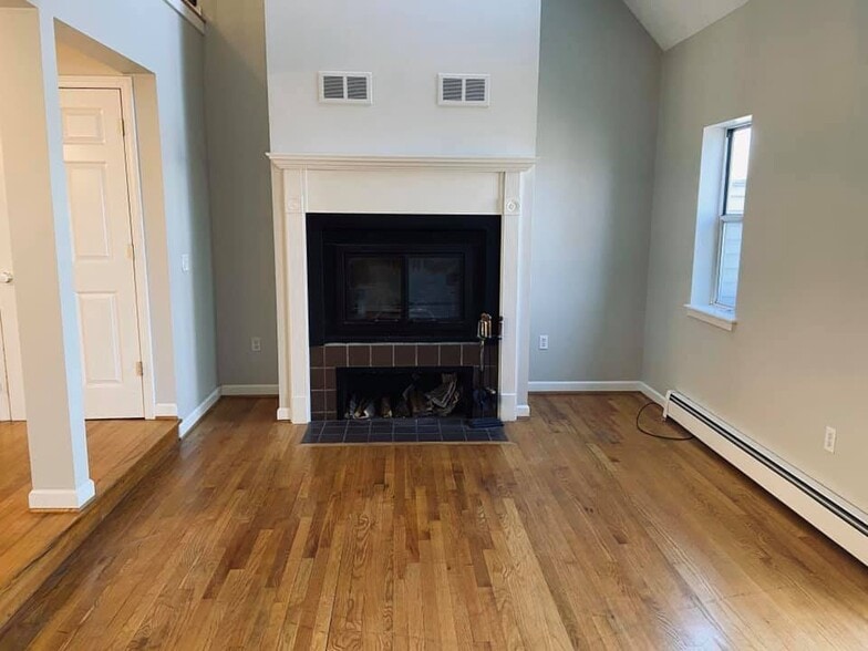 Building Photo - 70 Old Town Rd