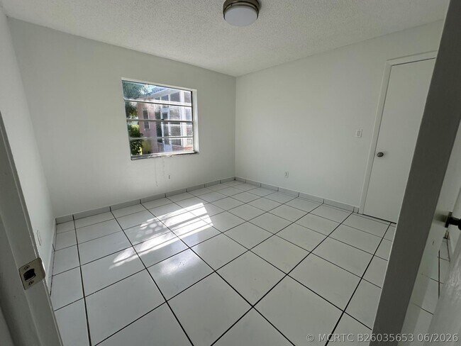 Building Photo - 1705 Adams St