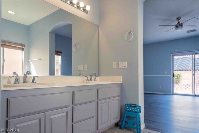 Building Photo - 10530 Santerno St