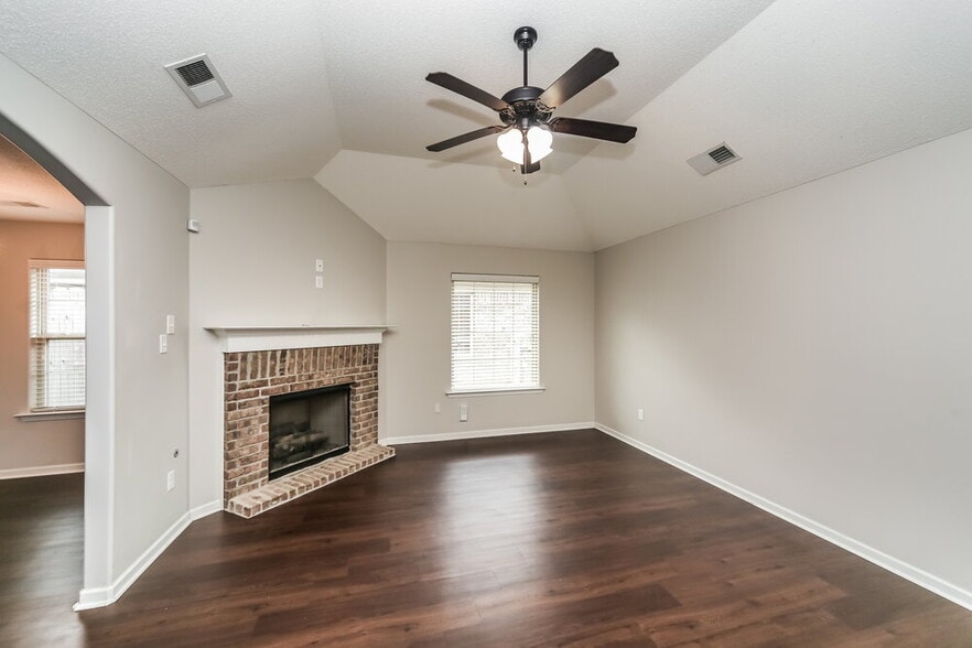 Building Photo - 9439 Darren Cir S