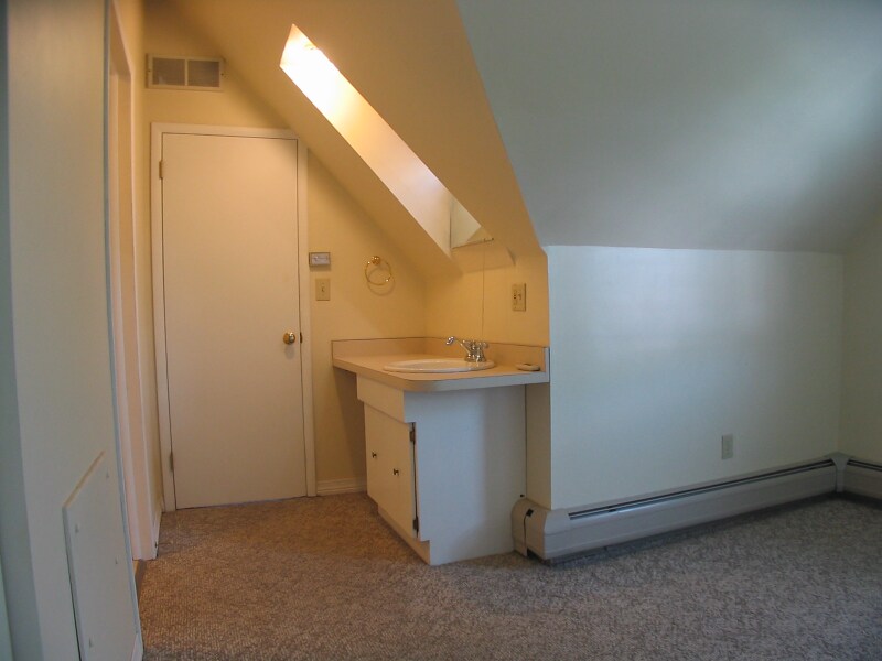 Building Photo - 227 Pawling Ave