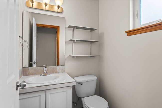 Building Photo - House in West Valley!