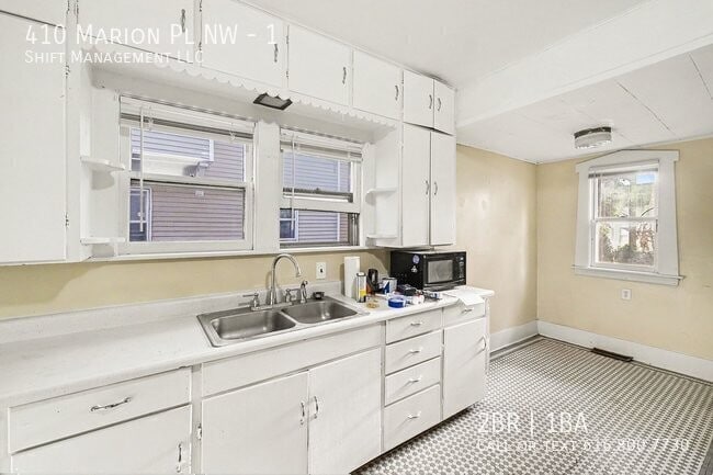 Building Photo - 410 Marion Pl NW