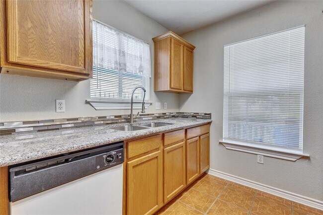 Building Photo - 1708 Lovingood Dr