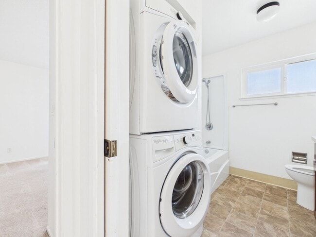 Building Photo - 2 bedroom condo in Marina available for rent