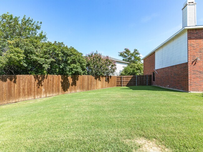 Building Photo - 5304 Los Altos Rd
