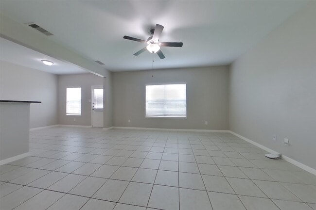 Building Photo - 916 American Monarch Dr