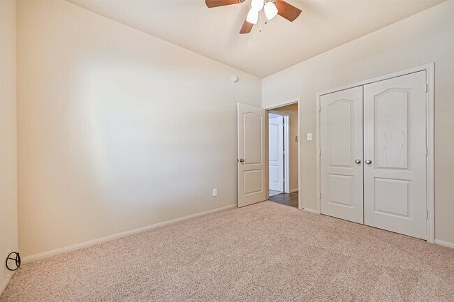 Building Photo - 2006 Plantain Lily Ct