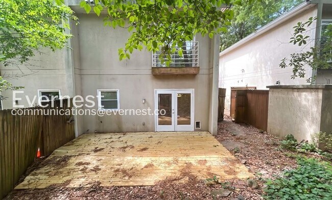Building Photo - Charming Townhome with 2Beds/2Baths/Private Patio/ Fenced Yard/ Available Now!