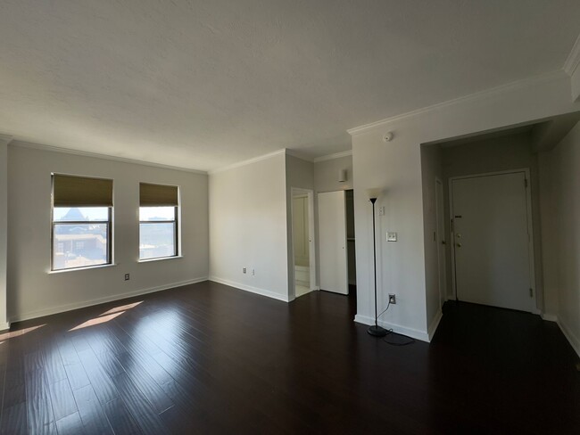 Building Photo - Charming Studio Condo in the Heart of Balt...