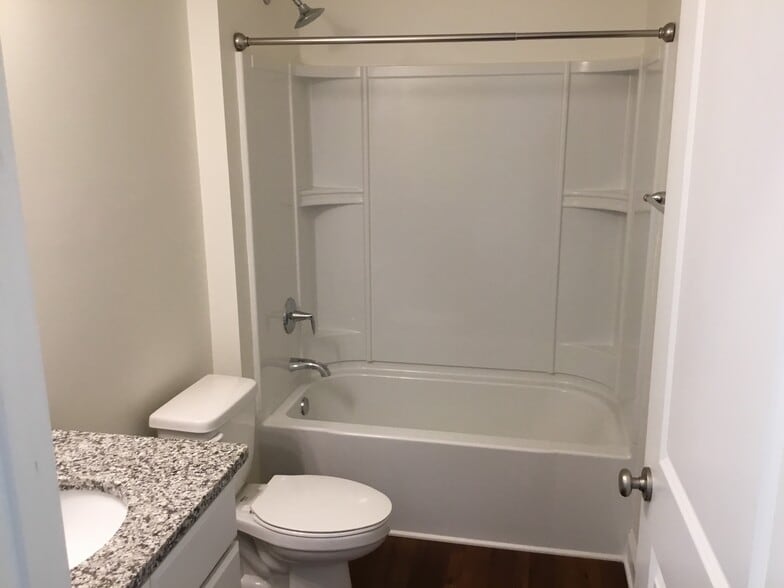 Building Photo - 206 Southfork Ln