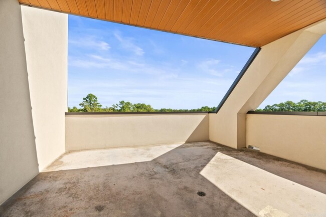 Building Photo - 600 Pine Forest Dr