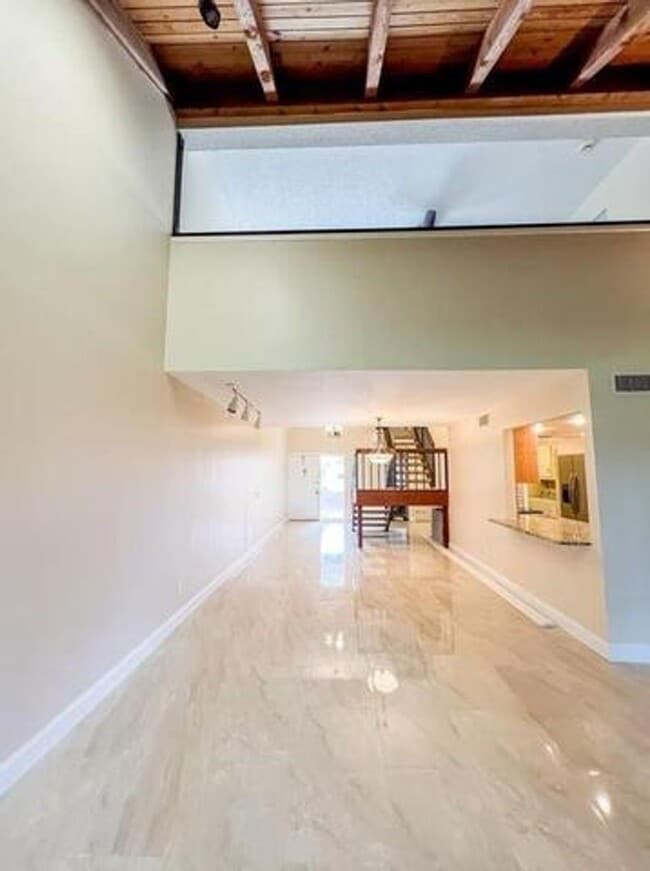 Building Photo - 10740 S Golfview Dr