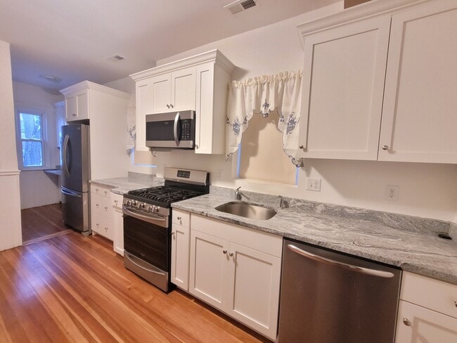 Building Photo - 74 Myrtle St