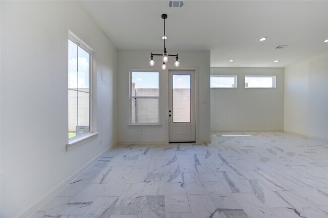 Building Photo - 2914 El Fenice Ln