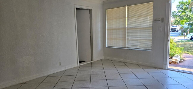 Building Photo - 112 Newton Rd