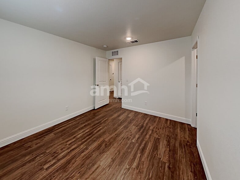 Building Photo - 707 Terrain Star Ave