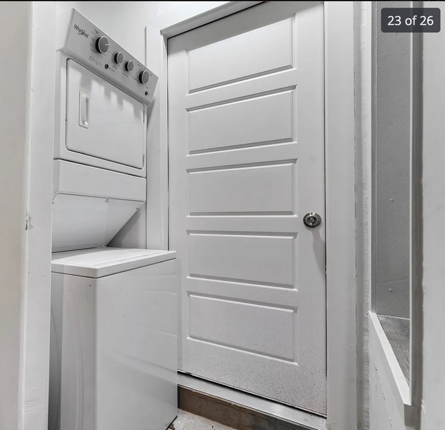 Building Photo - 3423 W Clarendon Dr