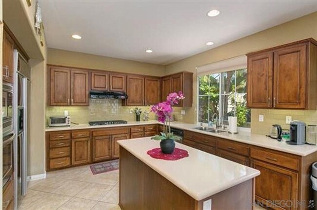 Building Photo - Beautiful La Jolla home in gated community...